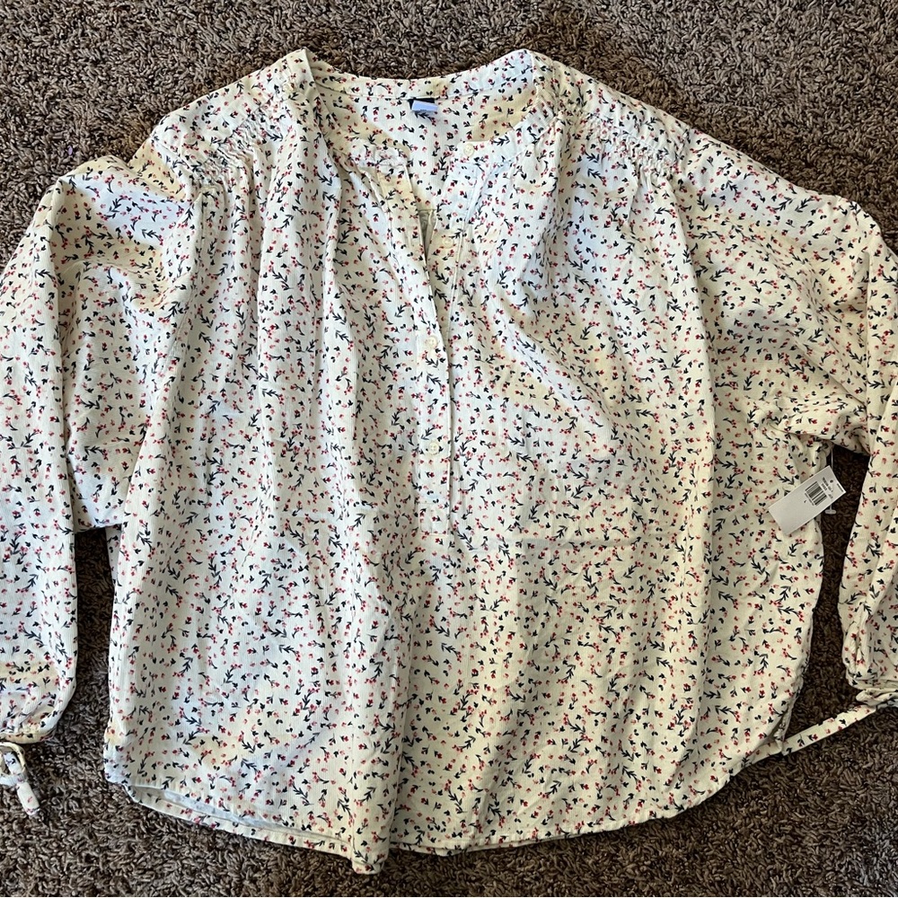 Old Navy floral long sleeve top, women’s large